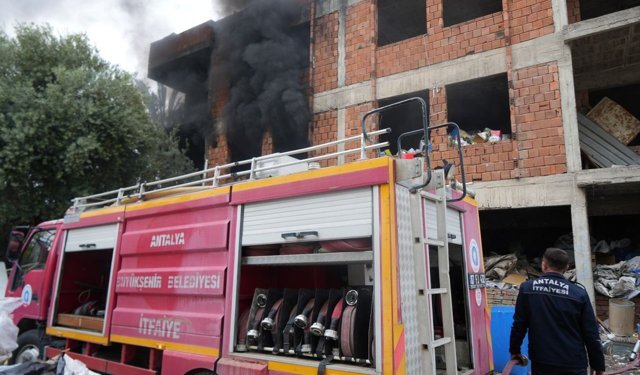 Balbey yine alevlere teslim: Mahalleli endişeli