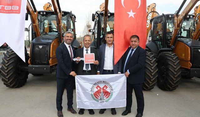 Belediyeler Birliği'nden Döşemealtı Belediyesi’ne araç hibesi