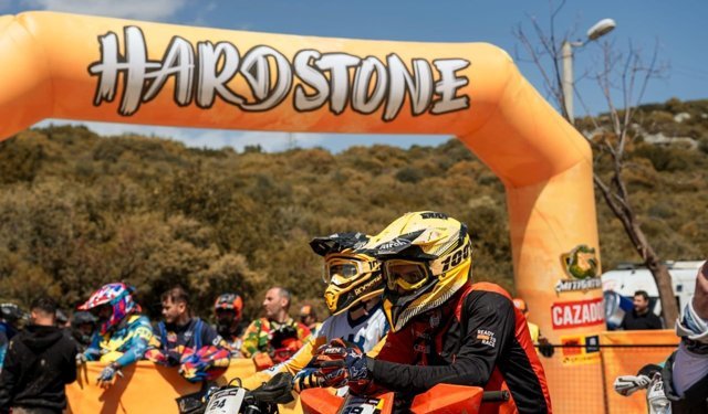 Finike'de Hard Stone Enduro yarışlarında adrenalin dolu anlar