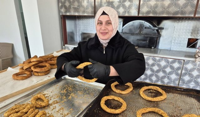 Babasının yanında başladı, Eğirdir’in "Simitçi Gamze ablası" oldu!