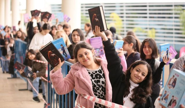 Antalya'da 7'den 70'e herkes Kepez Kitap Fuarı'na koştu