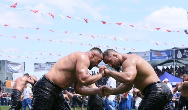 Kepez Yağlı Güreşleri’nde yarı finalistler belli oldu