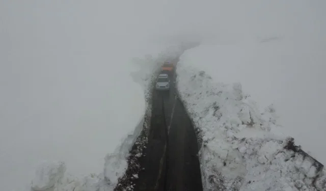 Mersin-İç Anadolu yolu kapandı: 3 metrelik kar ulaşımı kesti