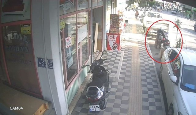 Antalya'da hırsızın soğukkanlılığı şok etti!