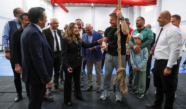 Er meydanında Muhittin Böcek rüzgarı: Başkan Vekili Özdemir'den pehlivanlara anlamlı sözler!