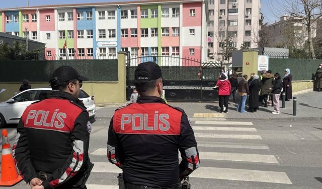 Antalya’da okullarda polis görevde!