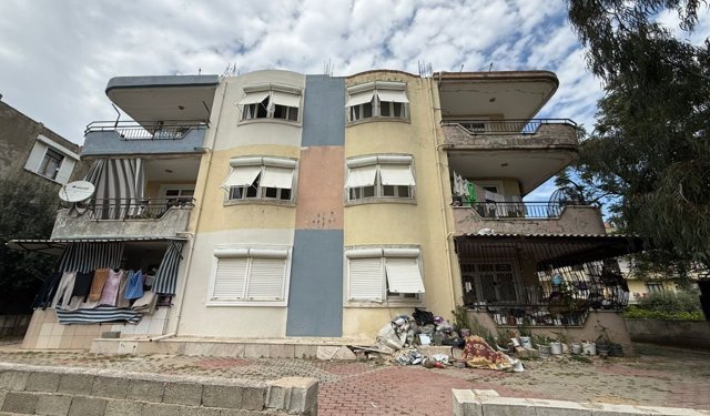 Serik’te 2 kamyon çöpün çıktığı ev yine doldu!