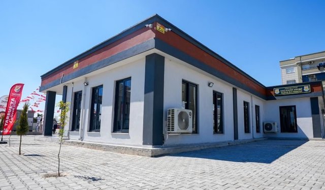Mersin'de mahalle sakinleri yeni açılan yapıya kavuştu
