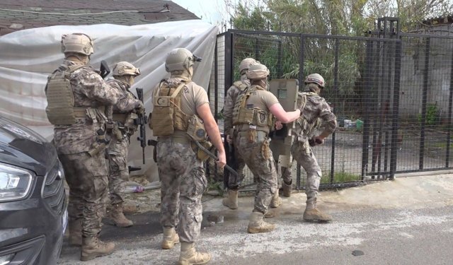 Antalya Zeytinköy’e baskın! Çok sayıda tutuklama var