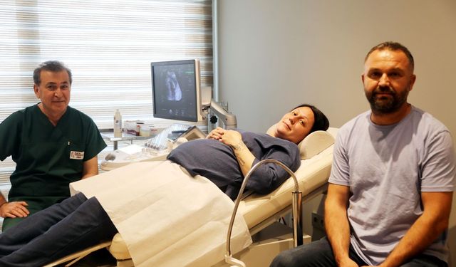 200 gramlık bebeğe anne karnında mucize operasyon!