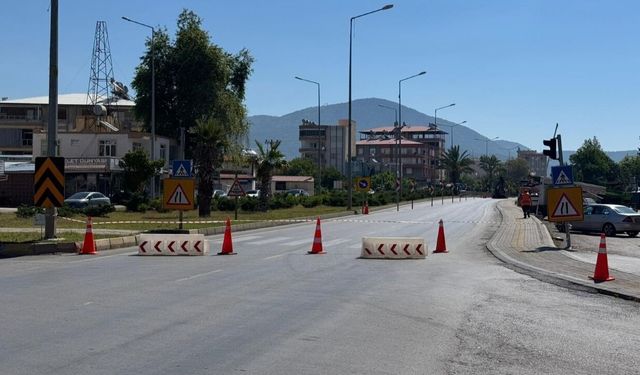 Antalya-Mersin karayolu göçük nedeniyle trafiğe kapatıldı