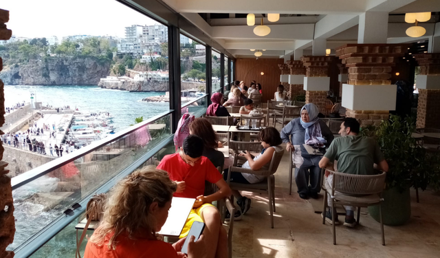 Valiliğin işlettiği Mermerli Restoran açıldı: Çay 45 TL!