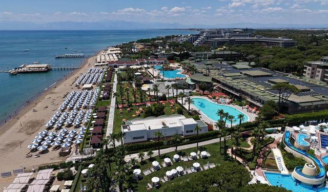 Antalya’da bayram yoğunluğu! Otellerde yer kalmadı