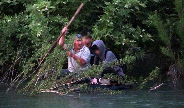 Antalya’da film gibi kurtarma: Şambrel ile çocukları kurtardı