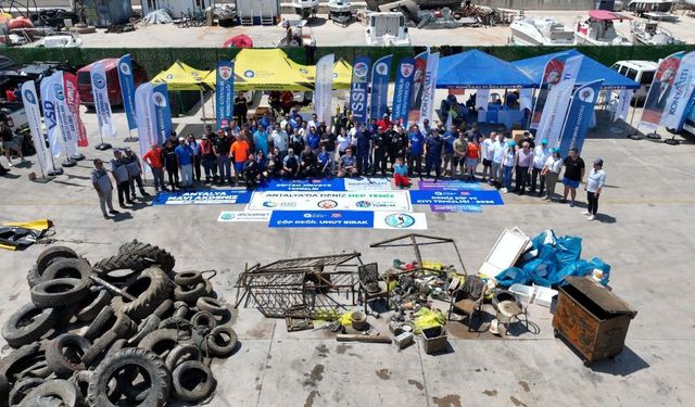 Antalya’da denizden 7 ton atık çıkarıldı