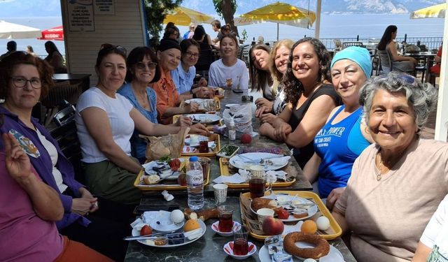 Antalya'da bir araya gelen kadınlardan yeni dönem için kritik planlama