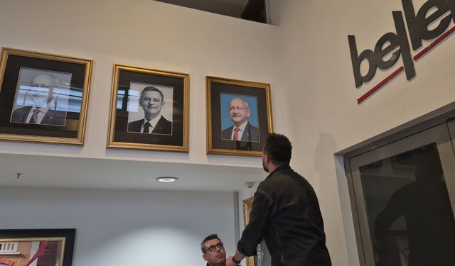Kemal Kılıçdaroğlu’nun ayaklar altında çiğnenen fotoğrafı geri asıldı