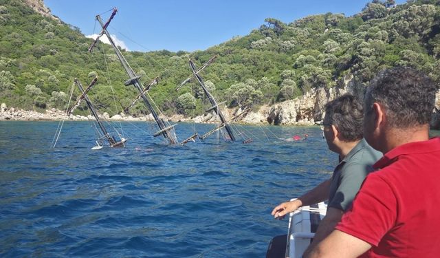 Marmaris'te gezi teknesi battı!