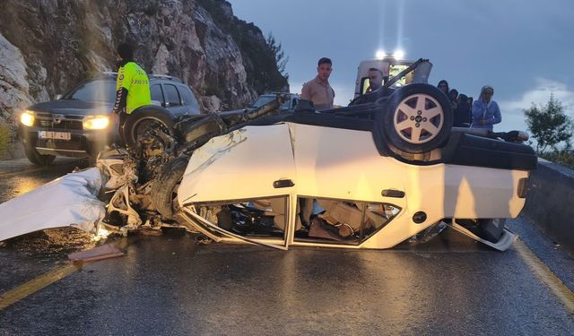 Muğla Menteşe'de kontrolden çıkarak takla atan otomobil ters döndü