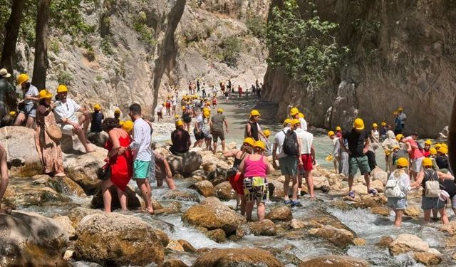 Seydikemer Saklıkent Kanyonu Kurban Bayramı'nın üçüncü gününde ziyaretçi akınına uğradı