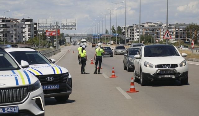 Antalya’da bayram alarmı! 3 bin 372 trafik polisi sahada