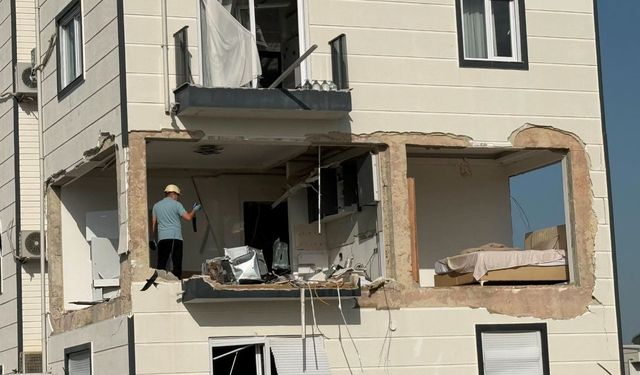 Serik'te deprem sandılar, gerçek başka çıktı: Ev harabeye döndü