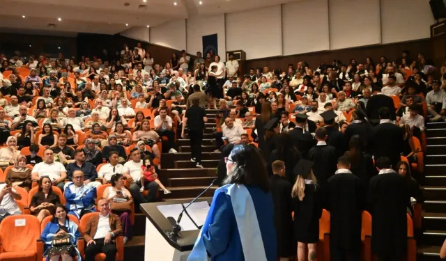 Akdeniz İletişim'de mezuniyet krizi! Rektör yardımcısı ve dekana sırtlarını döndüler