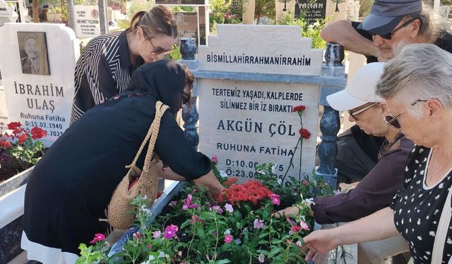 Değerli müzik adamı Akgün Çöl kabri başında anıldı