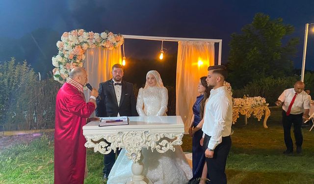 Akış ve Yılmaz ailelerinin mutlu günü
