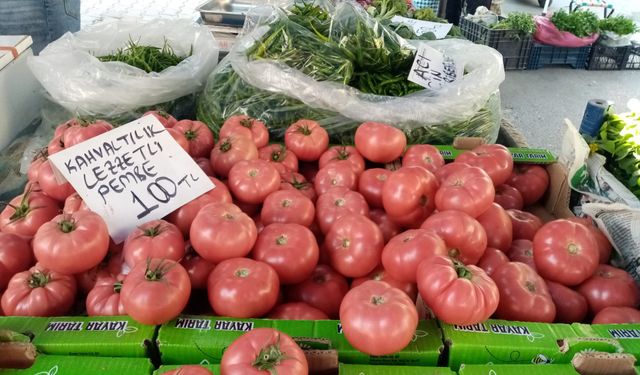 Antalya’daki semt pazarlarında fiyatlar cep yakıyor! Domates 100 TL’ye çıktı