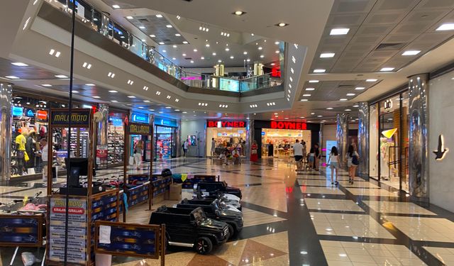 Antalya’da 8 saatlik klima krizi AVM’yi boşalttı!