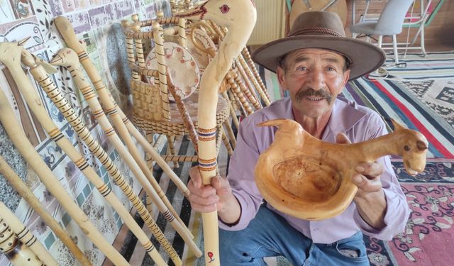 Burdur bu çobanı konuşuyor: Bıçağıyla sanat yapıyor