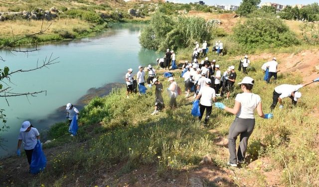 Düden Çayı’nda temizlik! Kaymakam Suat Dervişoğlu kolları sıvadı