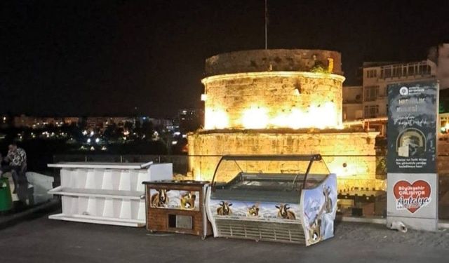 Karaalioğlu Parkı’nda seyyar işgali: Manzaraya değil tezgahlara bakılıyor!