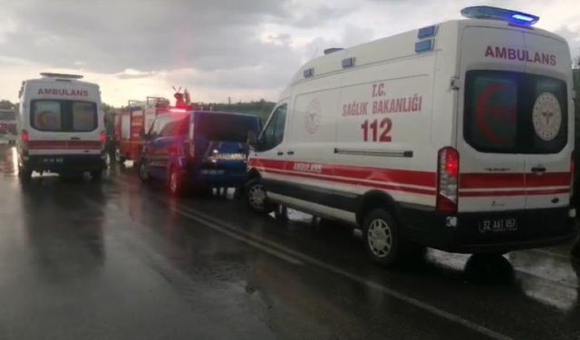 Isparta'da tur minibüsü şarampole devrildi: 4 kişi hayatını kaybetti