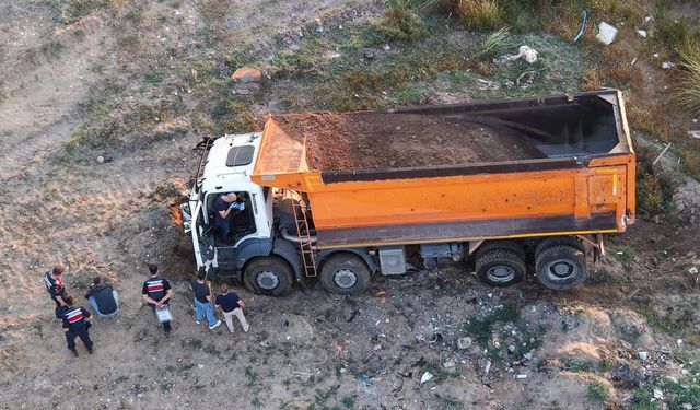 Manavgat'ta suçüstü yakalanan kum hırsızları jandarmaya ateş açtı!