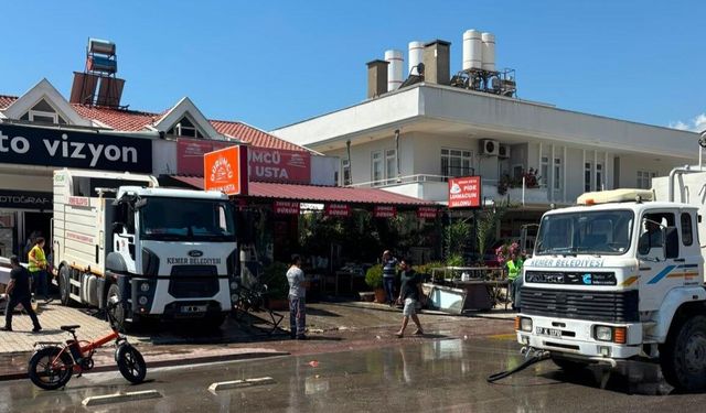 Kemer'de iş yeri yangını panik yarattı