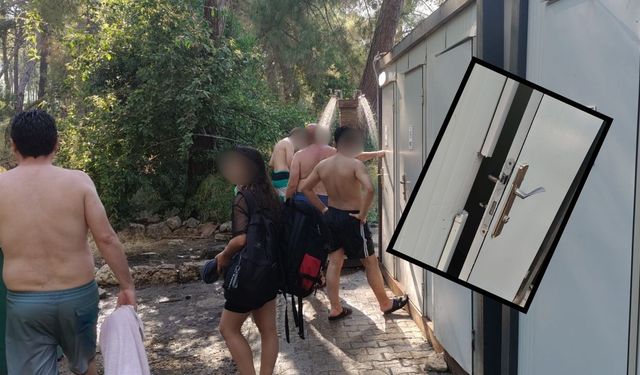 Phaselis Halk Plajı'nda tuvalet rezaleti! Kapılar kırık, vatandaş birbirini kolluyor