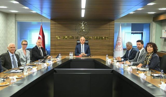 AKTOB'tan Kültür ve Turizm Bakanı Ersoy'a ziyaret