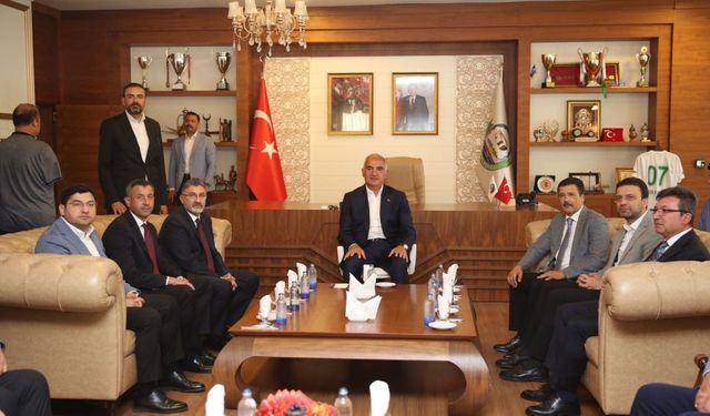 Bakan Mehmet Nuri Ersoy Serik Belediyesi'nde: Kadir Kumbul'a övgü yağdırdı