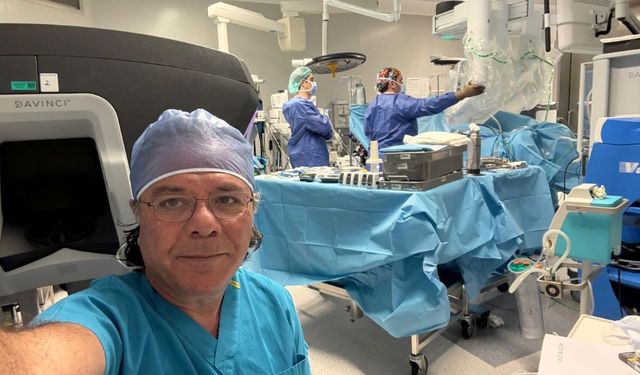 Prof. Dr. Oktar Asoğlu, dünya cerrahları önünde ameliyat yapacak