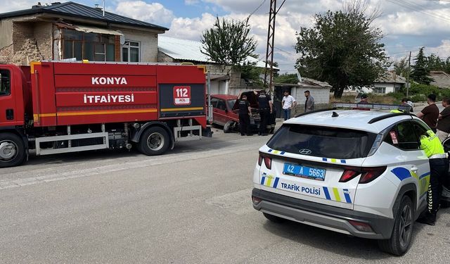 Konya’dan polisten kaçan sürücü duvara tosladı