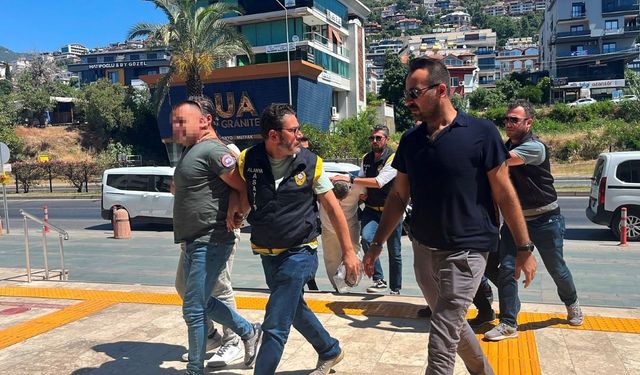 Alanya'da sokak ortasında silahlı saldırı: 1 ölü, 3 gözaltı
