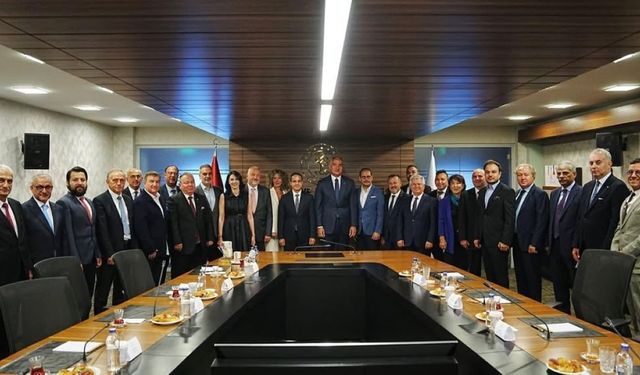 Turizmciler sezon ortasında Bakanlık kapısında