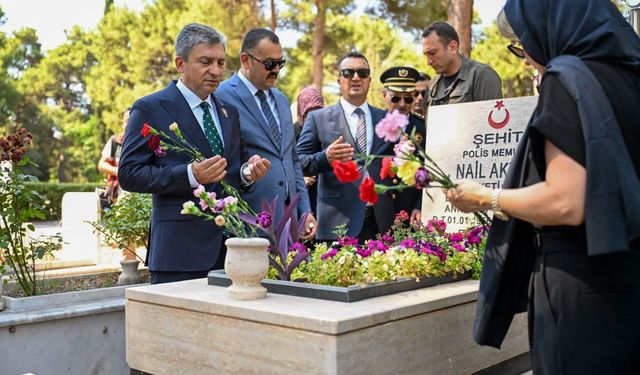 15 Temmuz şehidi Antalya'da kabri başında anıldı