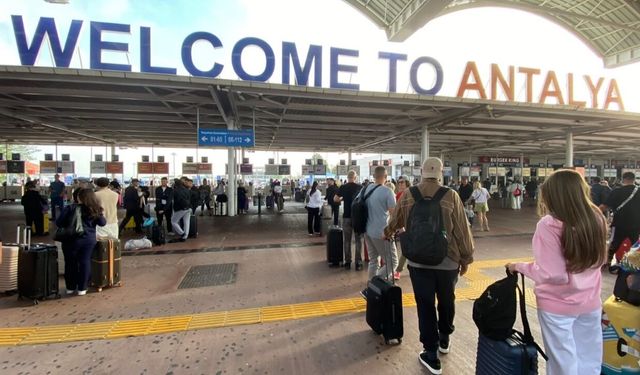 Antalya’da turist trafiği 11 milyonu aştı! Zirve yine Rusların