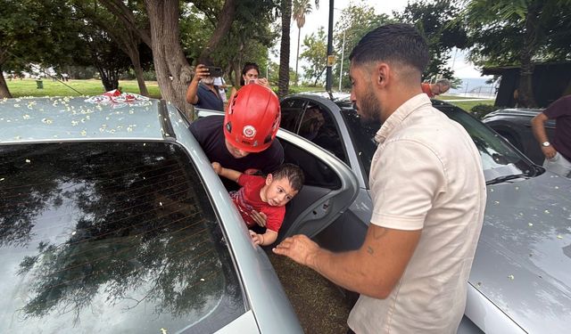 Antalya'da 1 yaşındaki bebek araçta mahsur kaldı!