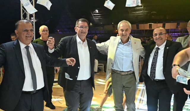 Antalya’da AESOB Başkanı Adlıhan Dere düşman çatlattı! Paralar havada uçuştu