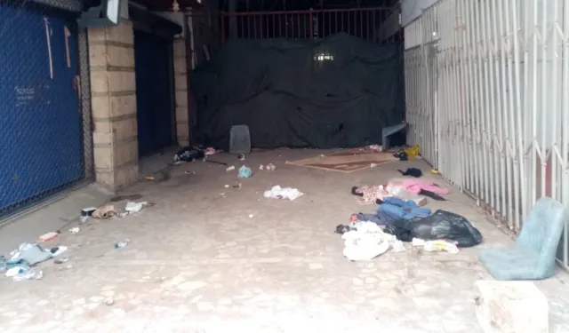 Antalya'nın kalbinde vandalizm alarmı: Bina girişleri kullanılamaz hale geldi