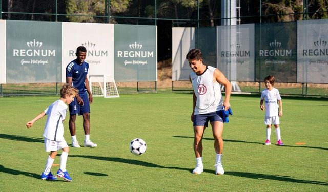 Arda Güler Antalya'da minik futbolcularla bir araya geldi
